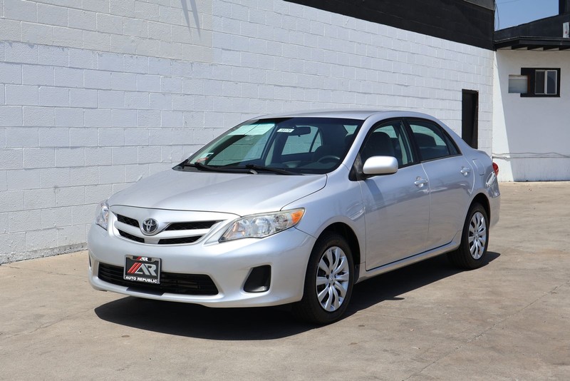 Toyota Corolla Vehicle Full-screen Gallery Image 11