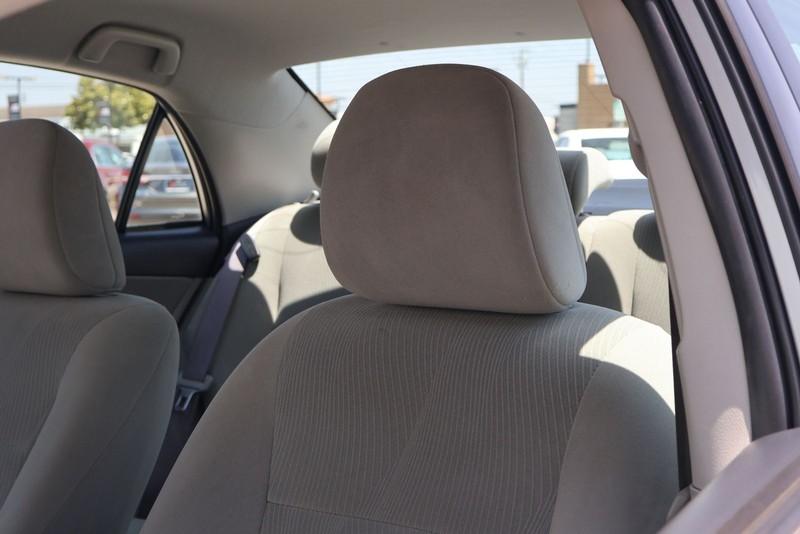 Toyota Corolla Vehicle Full-screen Gallery Image 17