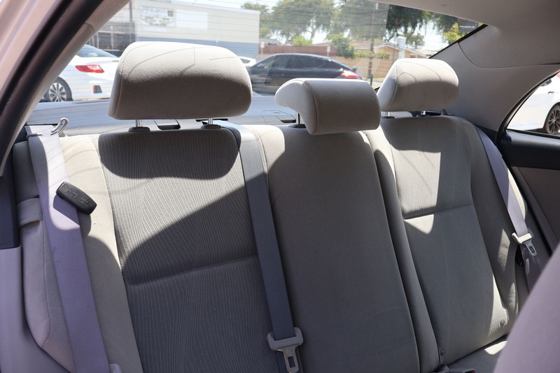Toyota Corolla Vehicle Full-screen Gallery Image 20