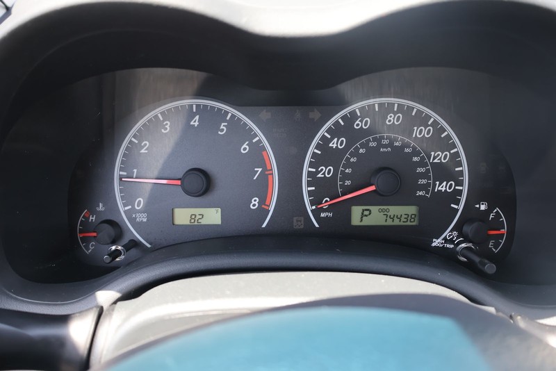 Toyota Corolla Vehicle Full-screen Gallery Image 22