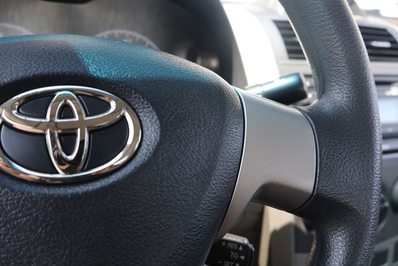 Toyota Corolla Vehicle Full-screen Gallery Image 25