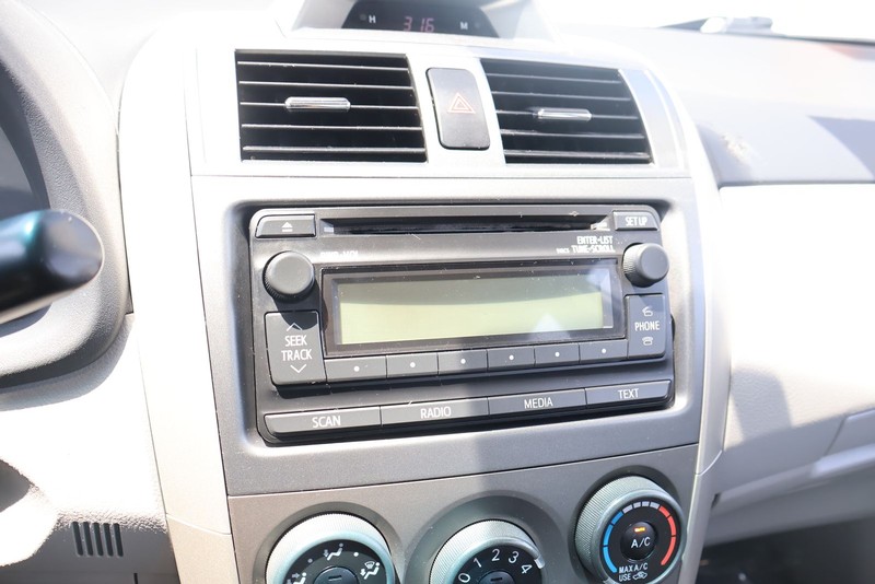 Toyota Corolla Vehicle Full-screen Gallery Image 27