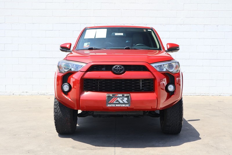 Toyota 4Runner Vehicle Full-screen Gallery Image 02