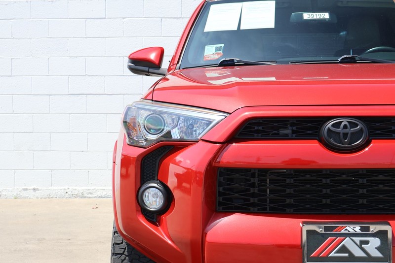 Toyota 4Runner Vehicle Full-screen Gallery Image 03