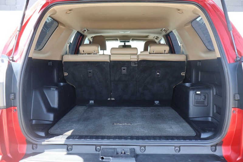 Toyota 4Runner Vehicle Full-screen Gallery Image 08