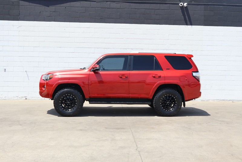 Toyota 4Runner Vehicle Full-screen Gallery Image 10