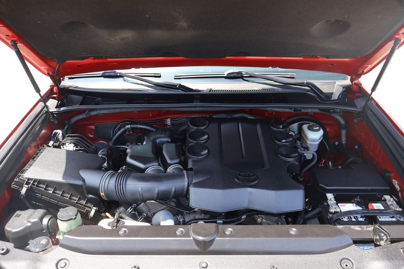 Toyota 4Runner Vehicle Full-screen Gallery Image 12