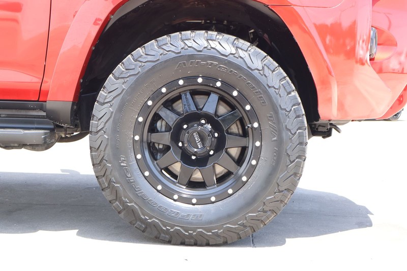 Toyota 4Runner Vehicle Full-screen Gallery Image 13