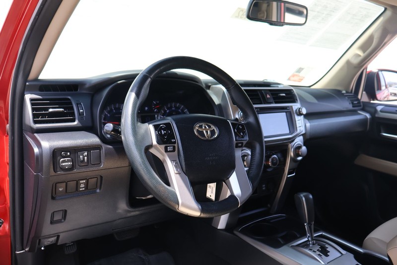 Toyota 4Runner Vehicle Full-screen Gallery Image 16