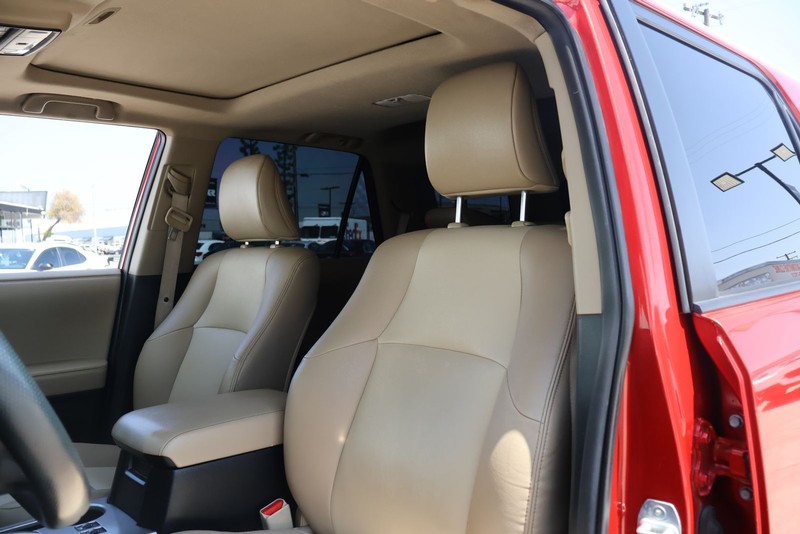 Toyota 4Runner Vehicle Full-screen Gallery Image 17