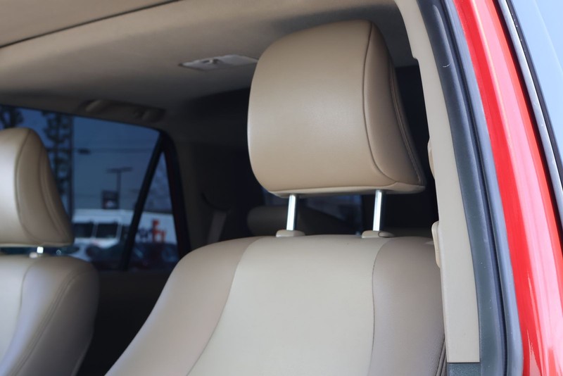 Toyota 4Runner Vehicle Full-screen Gallery Image 18