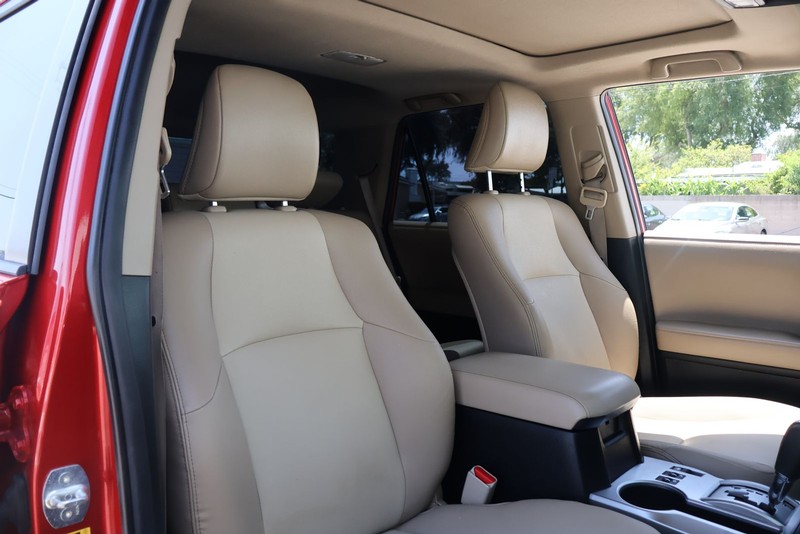 Toyota 4Runner Vehicle Full-screen Gallery Image 20