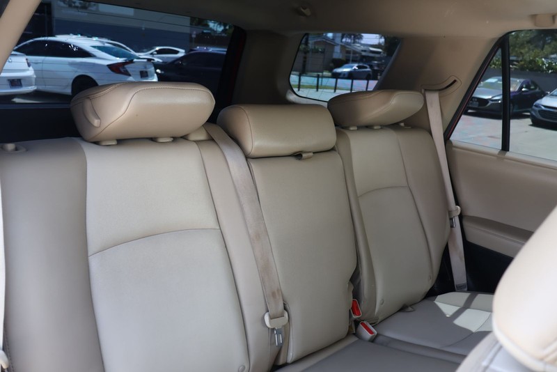 Toyota 4Runner Vehicle Full-screen Gallery Image 21