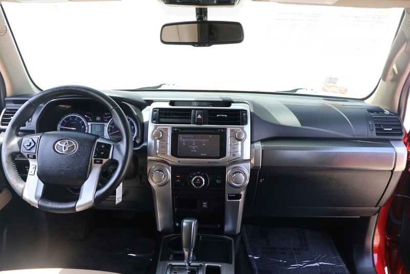 Toyota 4Runner Vehicle Full-screen Gallery Image 23