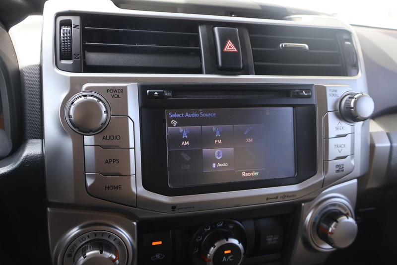 Toyota 4Runner Vehicle Full-screen Gallery Image 27