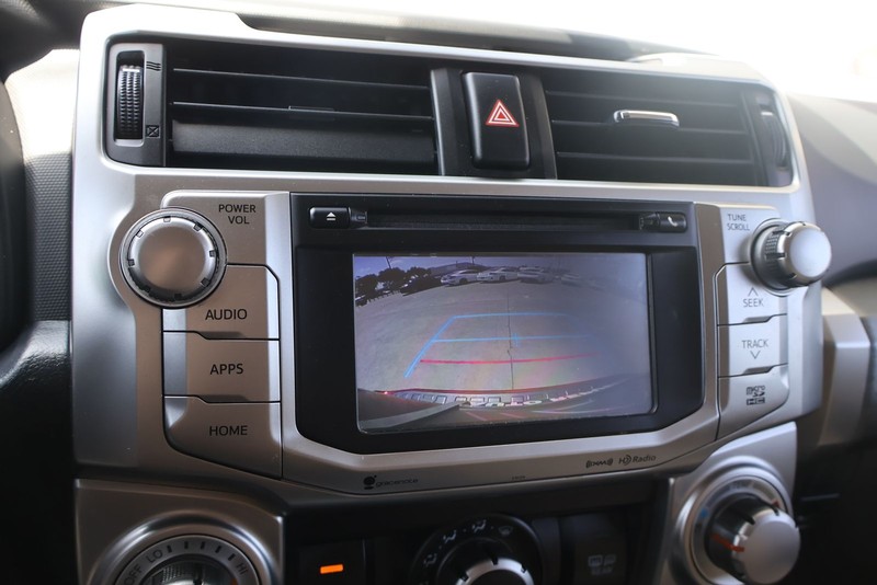 Toyota 4Runner Vehicle Full-screen Gallery Image 28
