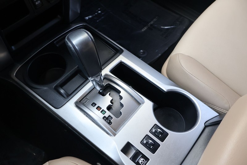 Toyota 4Runner Vehicle Full-screen Gallery Image 30