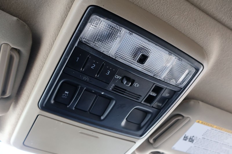Toyota 4Runner Vehicle Full-screen Gallery Image 31