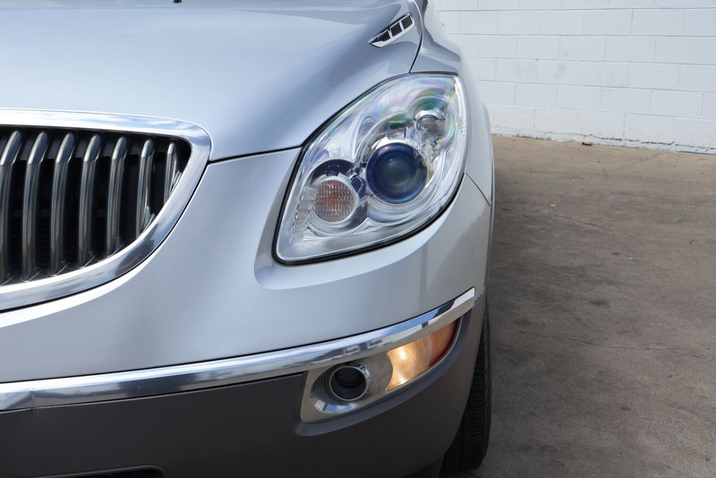 Buick Enclave Vehicle Full-screen Gallery Image 03