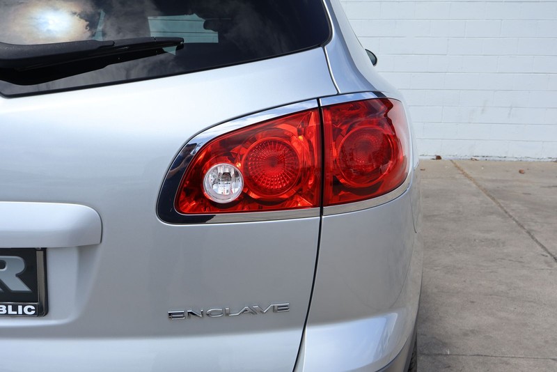 Buick Enclave Vehicle Full-screen Gallery Image 07