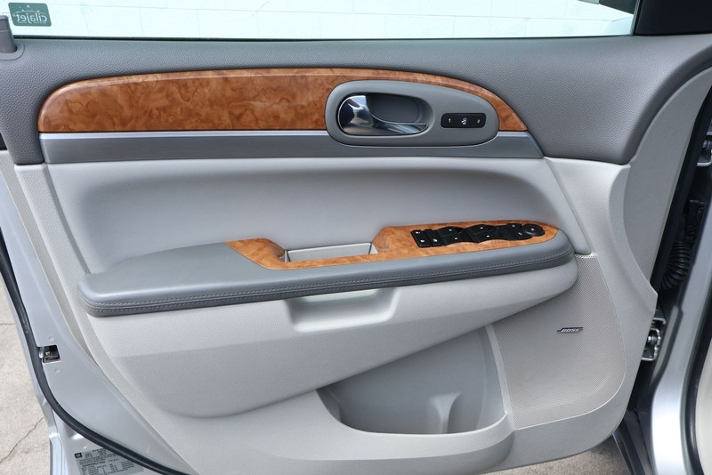 Buick Enclave Vehicle Full-screen Gallery Image 18