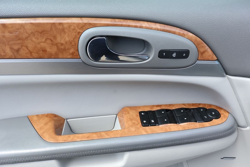 Buick Enclave Vehicle Full-screen Gallery Image 19
