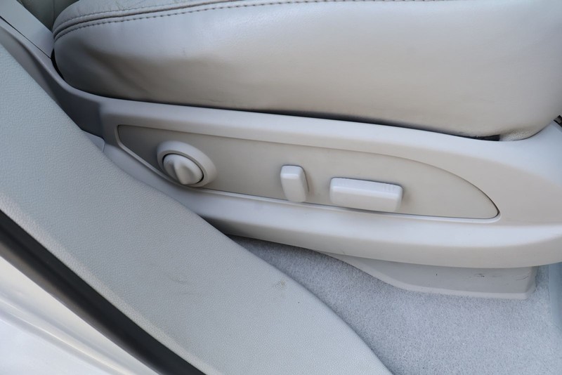 Buick Enclave Vehicle Full-screen Gallery Image 27