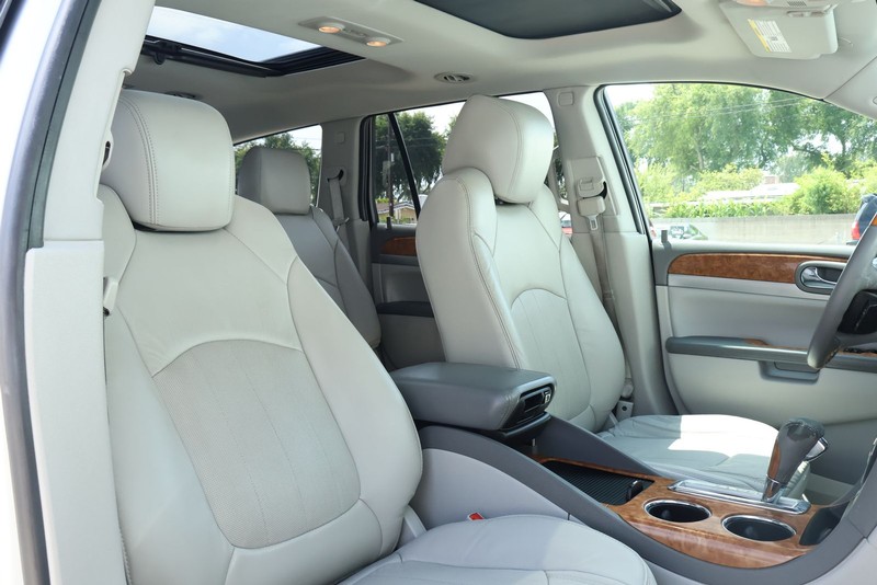 Buick Enclave Vehicle Full-screen Gallery Image 28