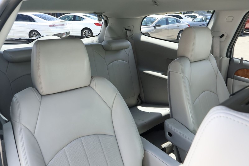 Buick Enclave Vehicle Full-screen Gallery Image 29