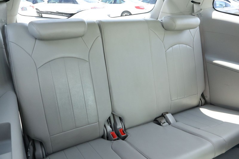 Buick Enclave Vehicle Full-screen Gallery Image 30
