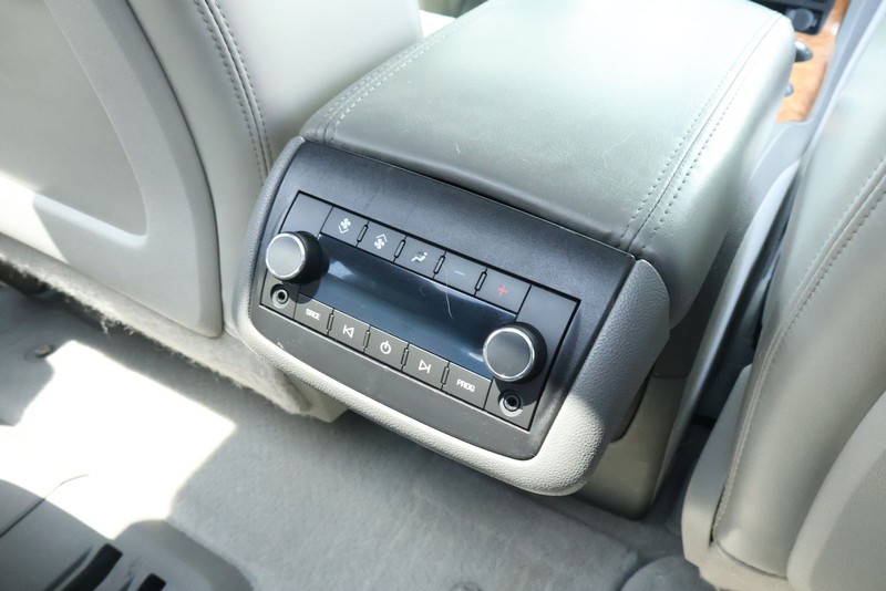 Buick Enclave Vehicle Full-screen Gallery Image 32