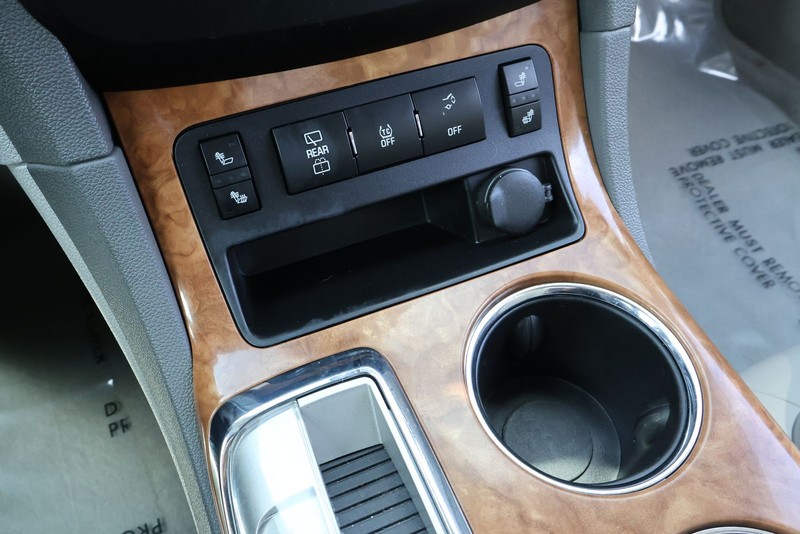 Buick Enclave Vehicle Full-screen Gallery Image 38