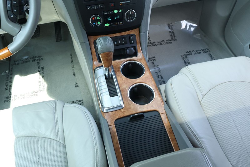 Buick Enclave Vehicle Full-screen Gallery Image 39
