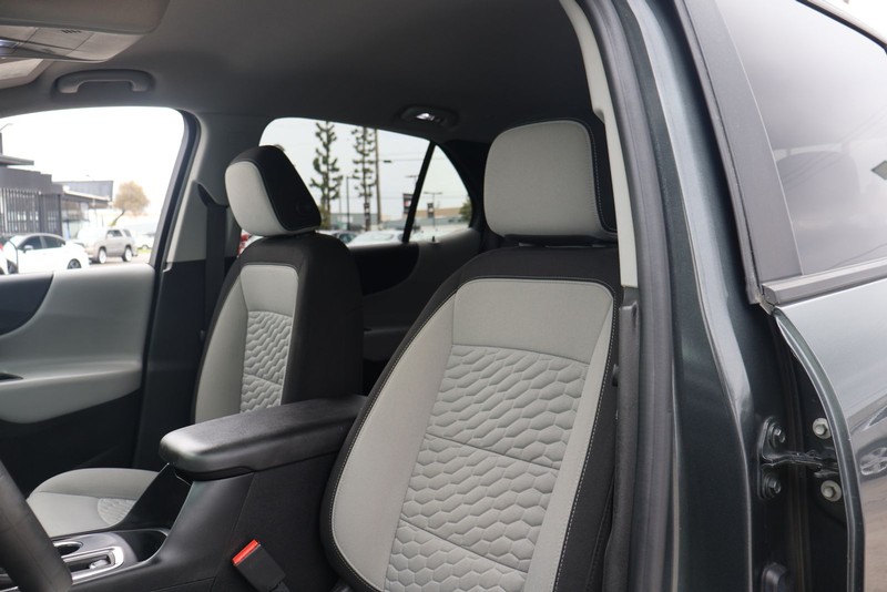 Chevrolet Equinox Vehicle Full-screen Gallery Image 16
