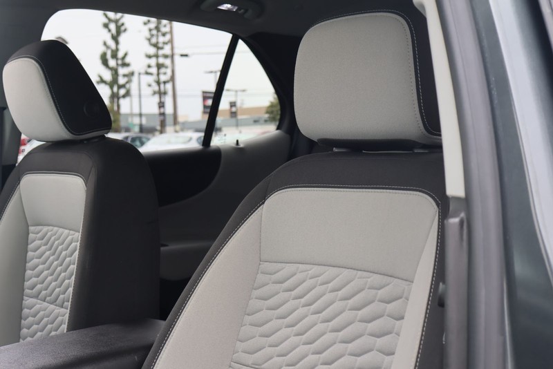Chevrolet Equinox Vehicle Full-screen Gallery Image 17