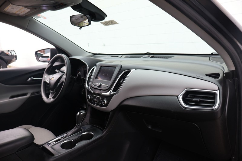 Chevrolet Equinox Vehicle Full-screen Gallery Image 18