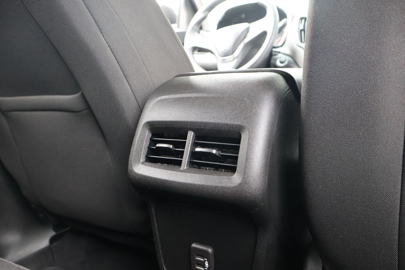 Chevrolet Equinox Vehicle Full-screen Gallery Image 21