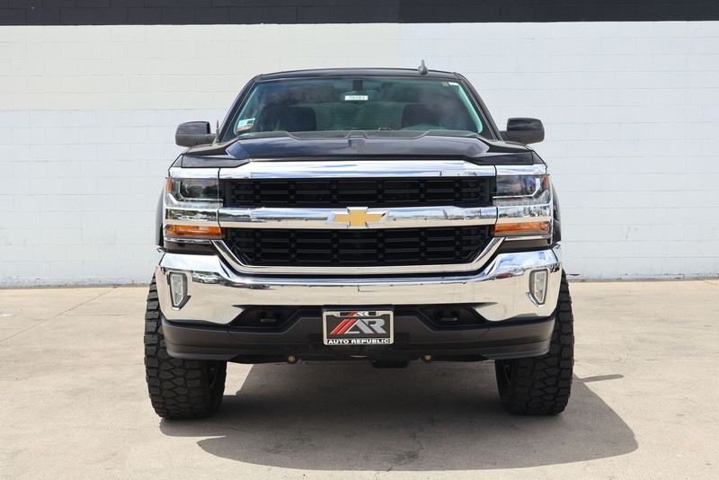 Chevrolet Silverado 1500 Vehicle Full-screen Gallery Image 02