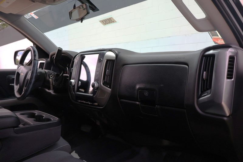 Chevrolet Silverado 1500 Vehicle Full-screen Gallery Image 18
