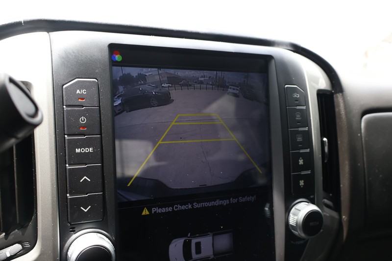 Chevrolet Silverado 1500 Vehicle Full-screen Gallery Image 28