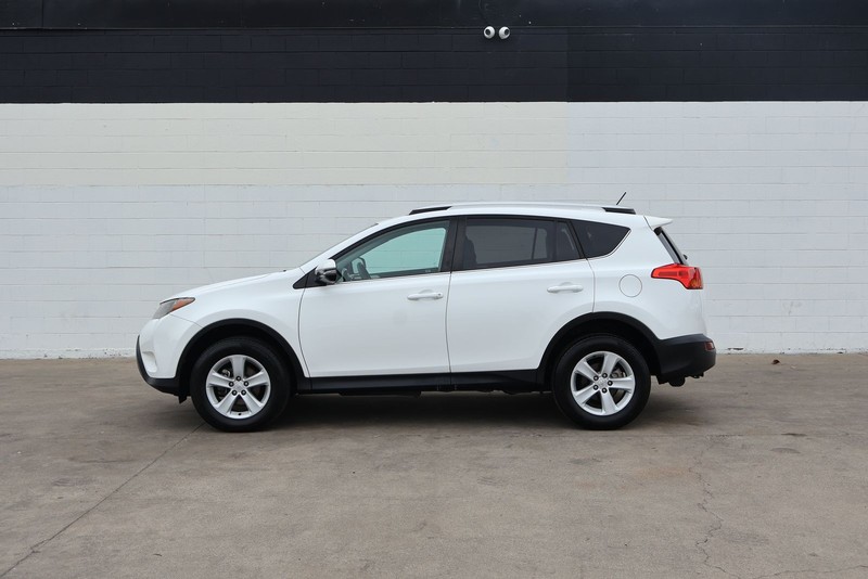 Toyota RAV4 Vehicle Full-screen Gallery Image 10