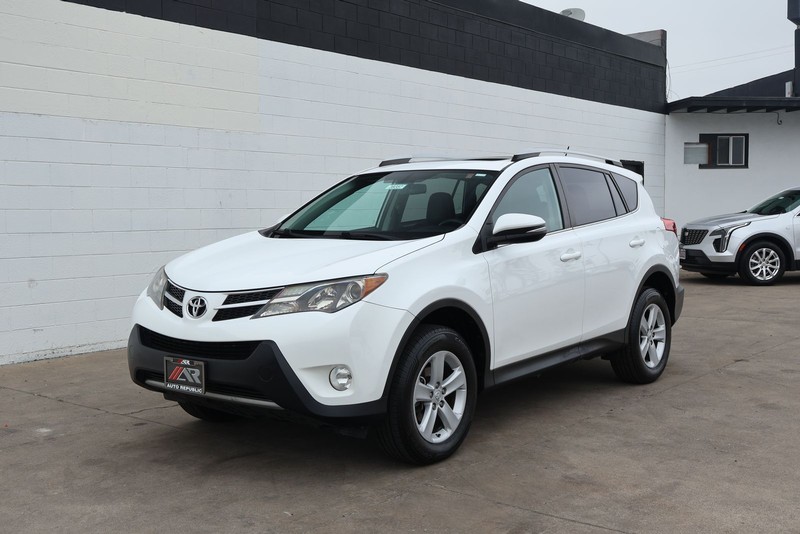 Toyota RAV4 Vehicle Full-screen Gallery Image 11