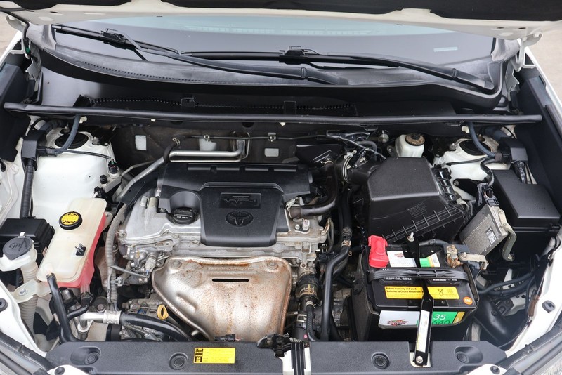 Toyota RAV4 Vehicle Full-screen Gallery Image 12
