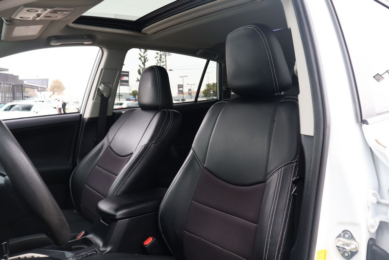 Toyota RAV4 Vehicle Full-screen Gallery Image 16