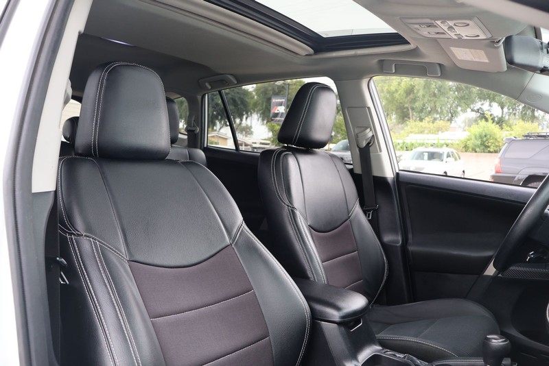 Toyota RAV4 Vehicle Full-screen Gallery Image 19