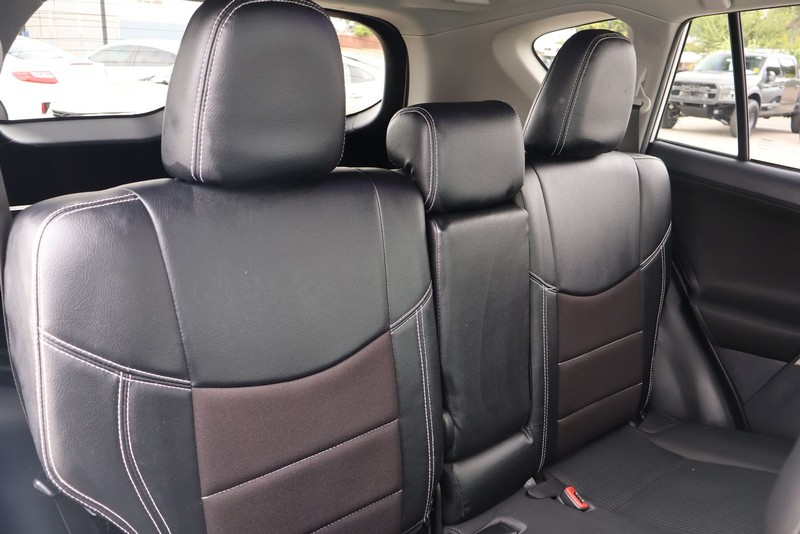 Toyota RAV4 Vehicle Full-screen Gallery Image 20