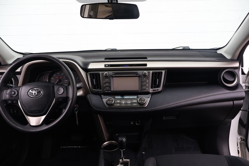 Toyota RAV4 Vehicle Full-screen Gallery Image 21