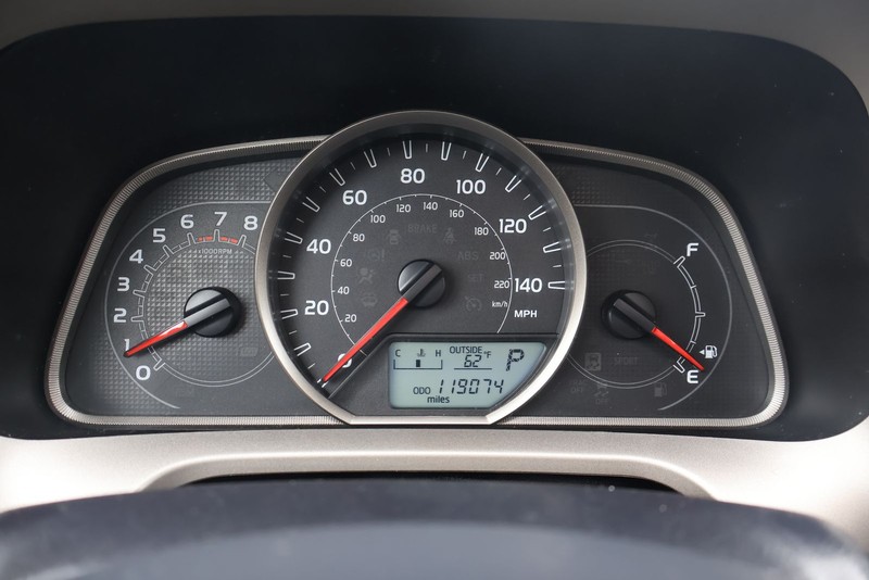 Toyota RAV4 Vehicle Full-screen Gallery Image 22