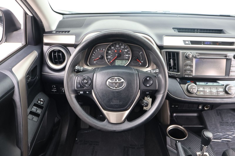 Toyota RAV4 Vehicle Full-screen Gallery Image 23