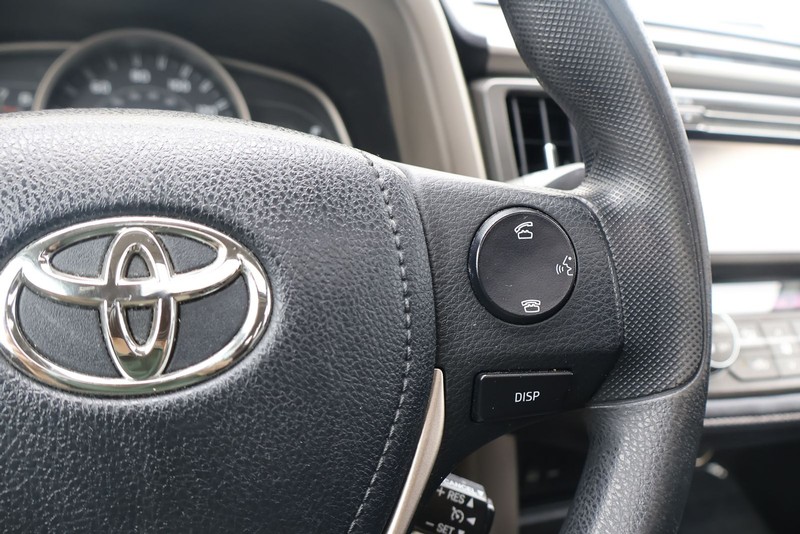 Toyota RAV4 Vehicle Full-screen Gallery Image 25